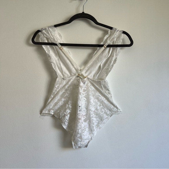 HAH Comin' In Haht Bodysuit in Blanc - Picture 12 of 16